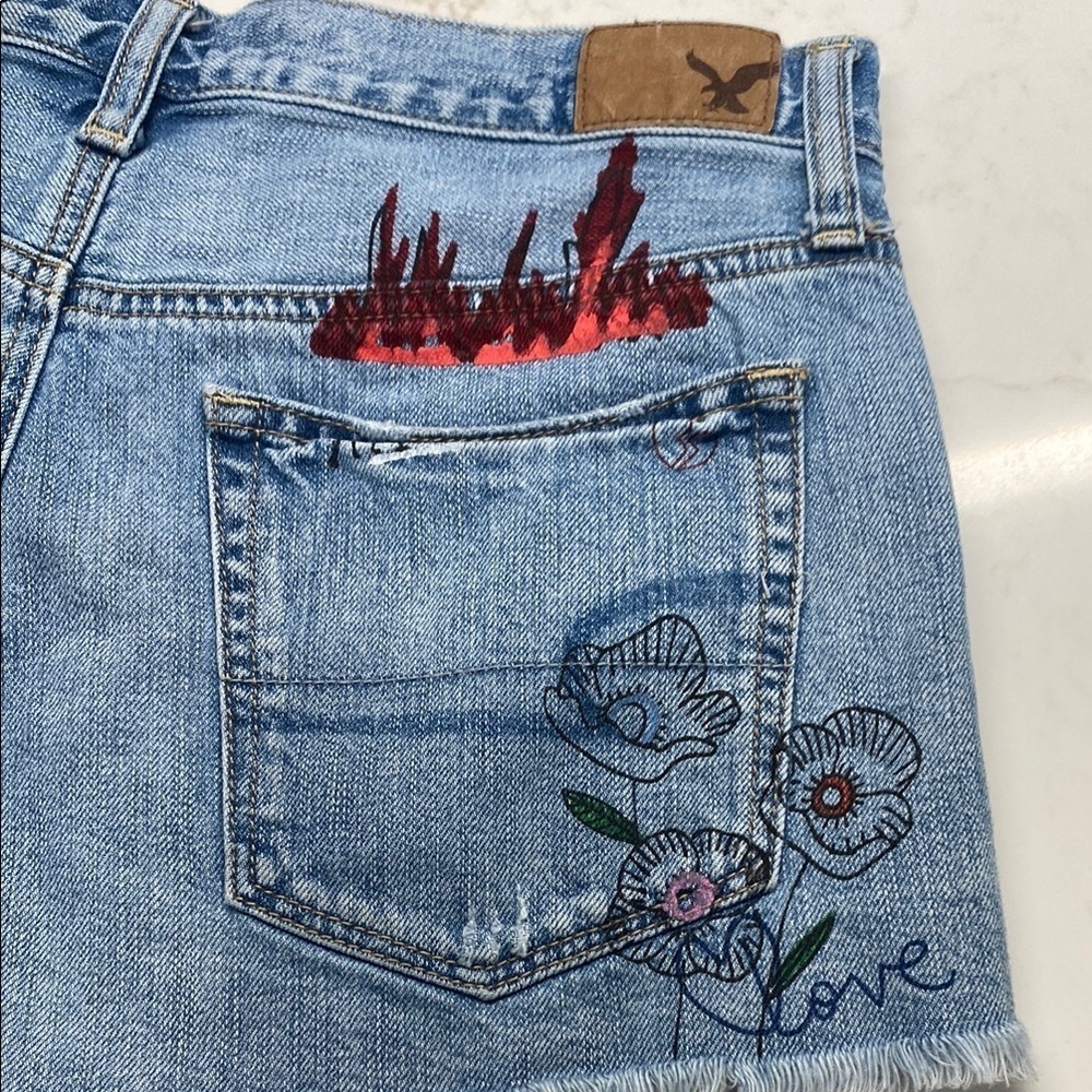 American Eagle Outfitters Vintage Hi-Rise Short Hand Painted Distressed Size 6 - Picture 7 of 13